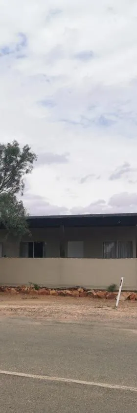 Hidden Gem Accommodation，位于White Cliffs的酒店