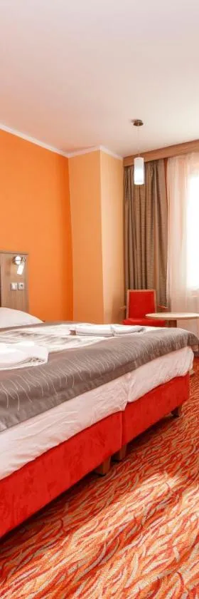 Hotel Opera，位于Jaroměřice nad Rokytnou的酒店