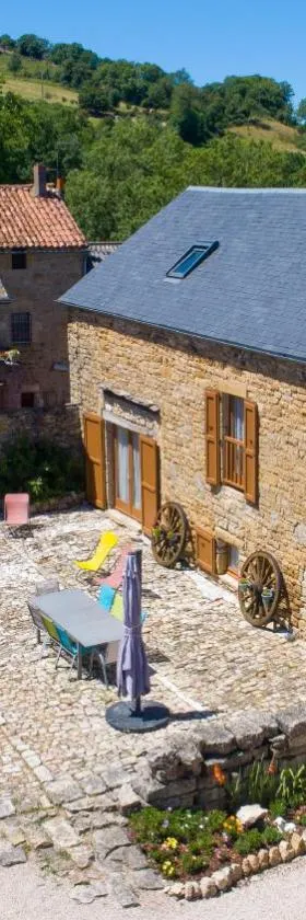 Chambres d'hôtes Entre Dolmens et Fontaines，位于Buzeins的酒店