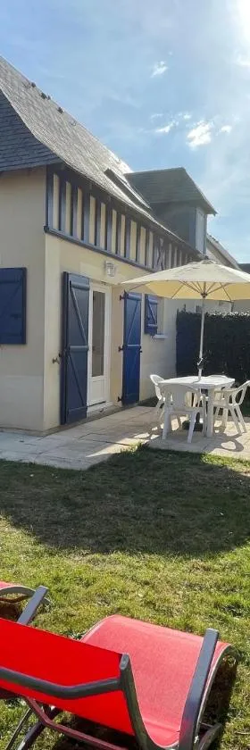 La Dunette Port Guillaume - Cabourg -piscine et mer à pied，位于滨海迪沃的酒店
