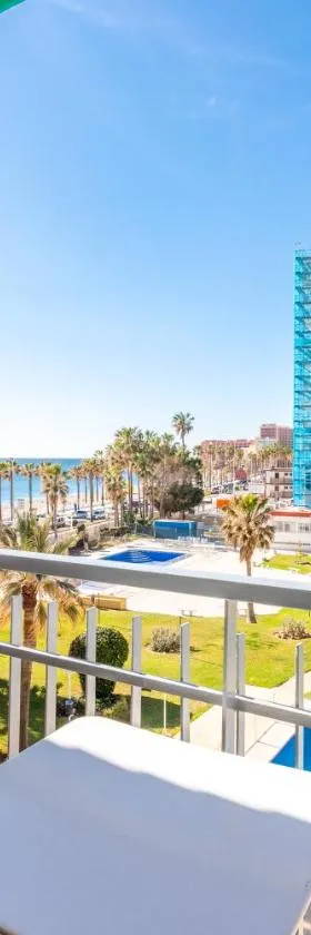Sunny Seaside Apartment，位于阿罗约德拉迷雅的酒店