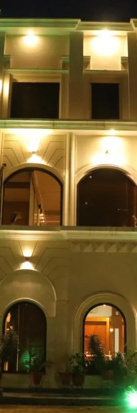 Hotel Pushap Palace，位于伯蒂亚拉的酒店