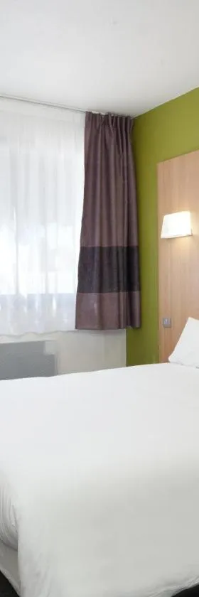 B&B HOTEL Nîmes Ville Active, parking sécurisé gratuit，位于尼姆的酒店