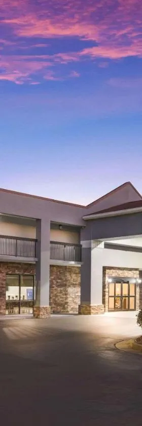 Clarion Pointe Forsyth I-75，位于福赛斯的酒店