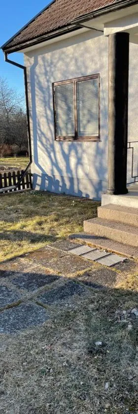 Vackert hus i Fröseke närmare naturen，位于Fröseke的酒店