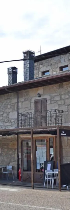 Hotel Rural Val Dos Pigarros，位于Lubián的酒店