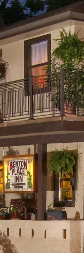 BENTON PLACE INN，位于尤里卡斯普林斯的酒店
