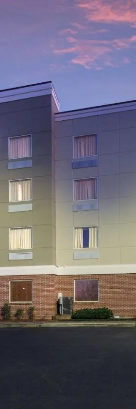 Comfort Suites Forsyth near I-75，位于福赛斯的酒店