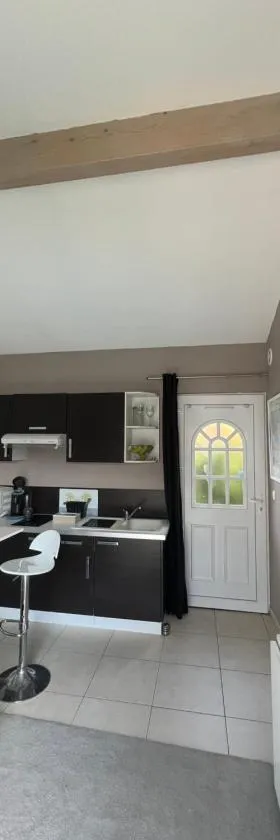 Studio RIQUET indépendant attenant à Villa，位于卡佩斯唐的酒店