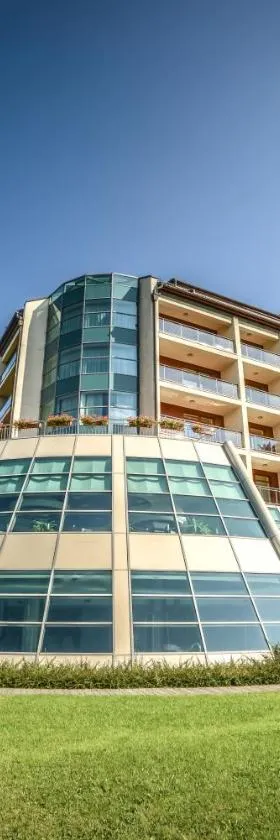 贝尔维德酒店，位于乌斯特龙的酒店