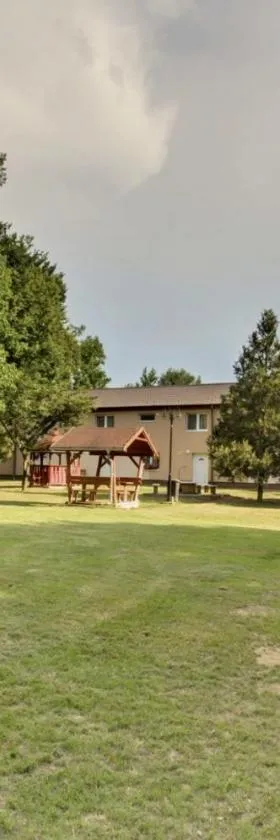 Strand Motel, Vígadó Csárda，位于Dombrád的酒店