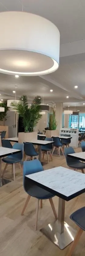 Le Relais des Primeurs LOGIS HOTEL，位于Taulé的酒店