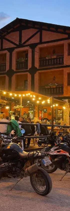 Hostal Restaurante Serrania，位于特拉加塞特的酒店