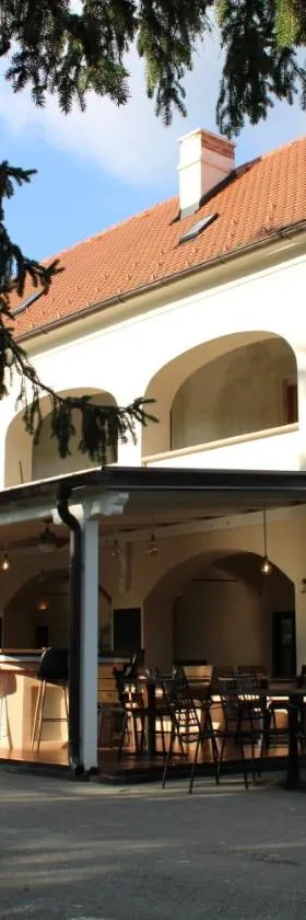Taverna 1860 Rooms & Apartments，位于Donja Zelina的酒店