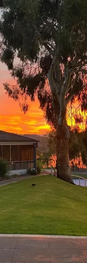 Lake Hume Resort，位于Lake Hume的酒店