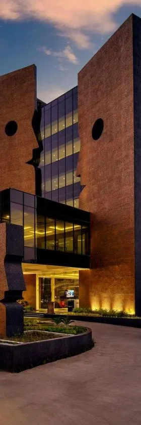 Essentia Luxury Hotel Indore，位于印多尔的酒店