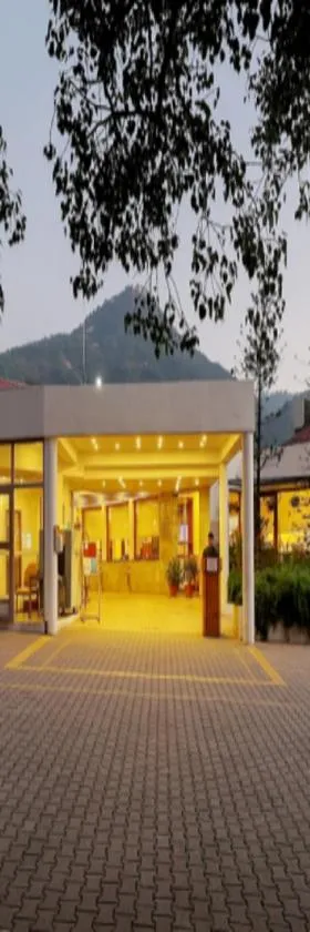 Timber Trail Base Resort - At the Foothills of Adventure，位于Parwanoo的酒店