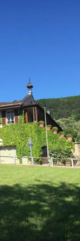 Clos de Mont July, chambres avec vue et terrasse dans demeure historique，位于Ceyzériat的酒店
