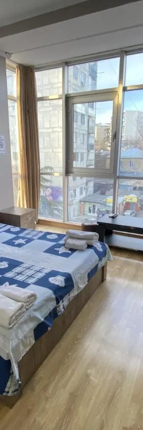 Hotel G & J，位于第比利斯的酒店