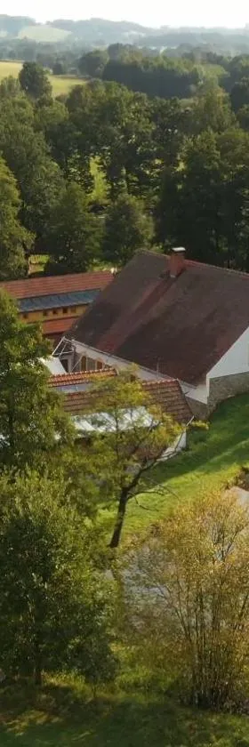 Strnadovský mlýn，位于Jesenice的酒店