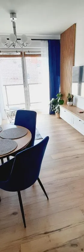 Lux Apartment parking gratis，位于兹沃图夫的酒店