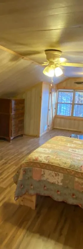 Charming studio in-law on Great East Lake，位于Acton的酒店