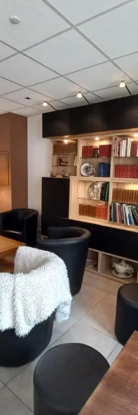 SARL DU PARC Hôtel Les Tremplins，位于La Chaux Neuve的酒店