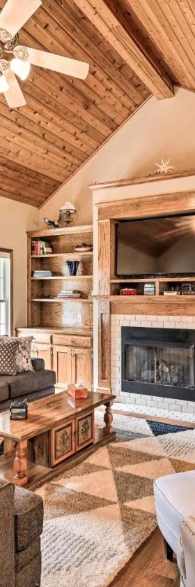 Pet-Friendly Abingdon Abode with Yard and Grill!，位于阿宾顿的酒店
