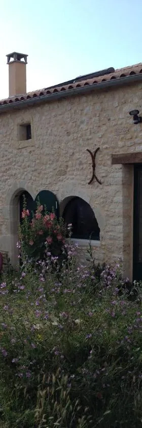 Chai Crann Piorra，位于Saint-Genès-de-Blaye的酒店