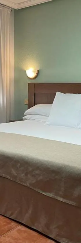 Hotel Los Kekes，位于科里亚的酒店
