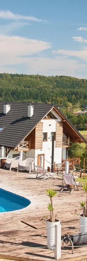 Chata w Bieszczadzie apartamenty i domki z basenem Bieszczady，位于波拉齐克的酒店