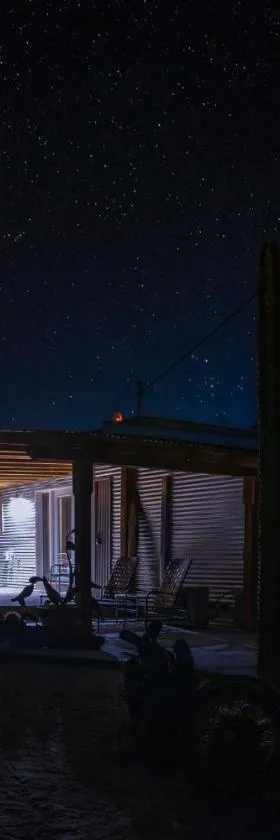 Flying Point Homestead，位于二十九棕榈村的酒店