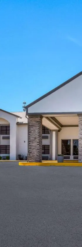 Clarion Pointe Marshall，位于马绍尔的酒店