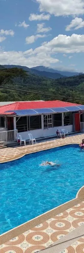 Club Recreativo Las Guitarras，位于Florián的酒店