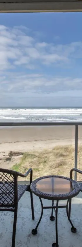 Rockaway beach vibes,Waterfront Oceanfront Rockaway Beach House near Downtown,WIFI, Washer Dryer，位于洛克威海滩的酒店