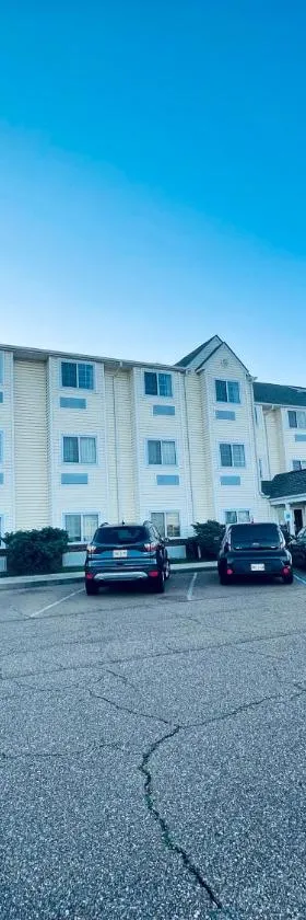 WELCOME INN & SUITES，位于罗宾逊维勒的酒店