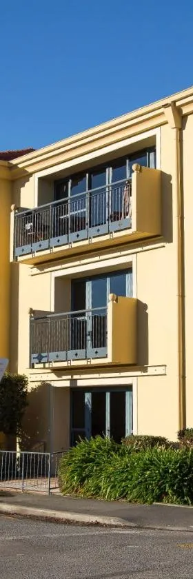 阿卡罗瓦标准汽车旅馆，位于阿卡罗阿的酒店