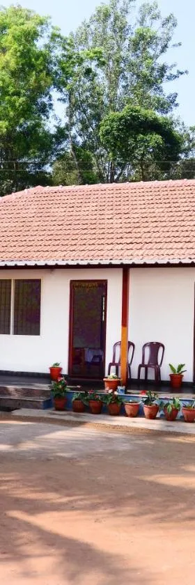 BlueMoon Homestay - Near to falls & Trekking，位于瑟格莱什布尔的酒店