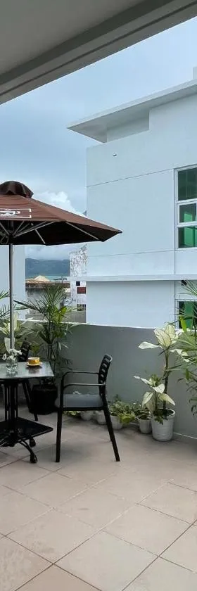 J Spazio Apartelle and Cafe，位于Baranghauon的酒店