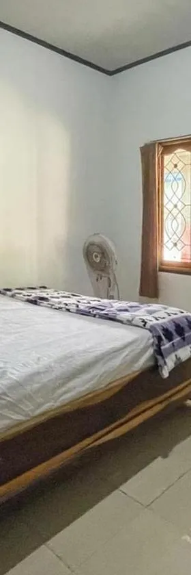 Ekas Beach Guesthouse Mitra RedDoorz，位于Ekas的酒店