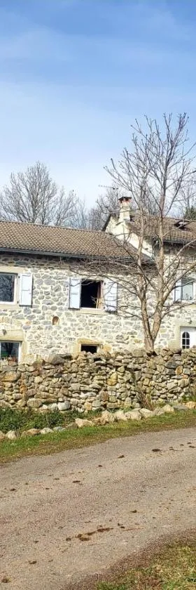 La Chabanade，位于Saint-Pierre-Eynac的酒店