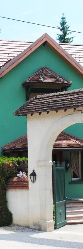 l'Auberge des Gourmets Hôtel Restaurant，位于Le Vaudioux的酒店