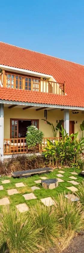 SaffronStays Happy Fields, Pune - luxury farmstay with farm to table food，位于浦那的酒店