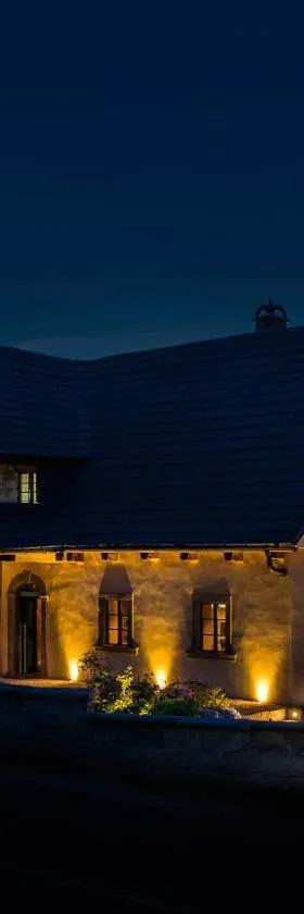 RESORT KOVÁRNA - Frýdštejn - stylové ubytování, luxusní wellness, zážitková restaurace，位于Hodkovice nad Mohelkou的酒店