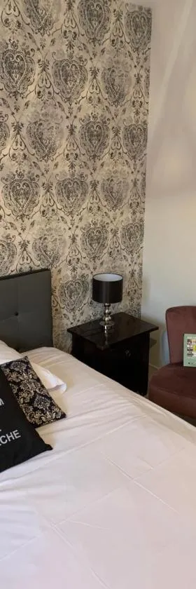 LOGIS-Hôtel Restaurant Auberge Les Vallées Du Perche，位于维舍的酒店