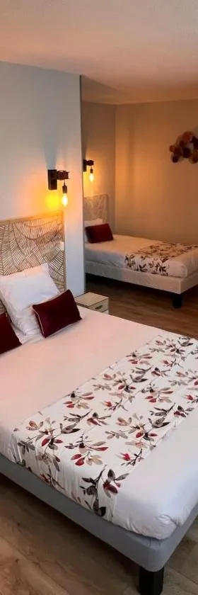 Logis Hotel Restaurant des Voyageurs，位于Tarnac的酒店