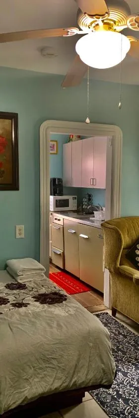 Cozy Private 1BR, Well Appointed, Near Providence, MA, RI Line, Easy Access to I-95，位于波塔基特的酒店