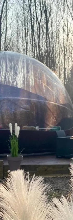 Logement insolite "Bubble jungle"，位于Saint-Évarzec的酒店