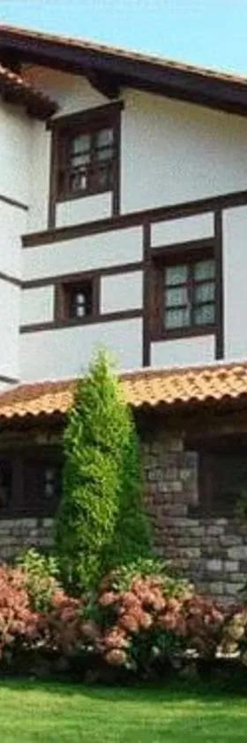 帕萨达普拉达特浦酒店和餐厅，位于特雷斯诺的酒店