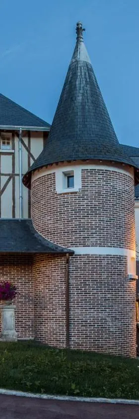 Relais des Trois Châteaux Hôtel-Restaurant - Teritoria，位于库谢韦尔尼的酒店